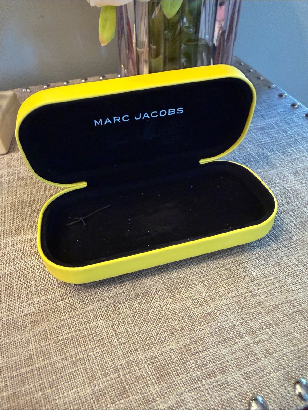 Marc Jacobs NWOT Black Women’s  Sunglasses with Yellow Case and lens cloth - Picture 7 of 14